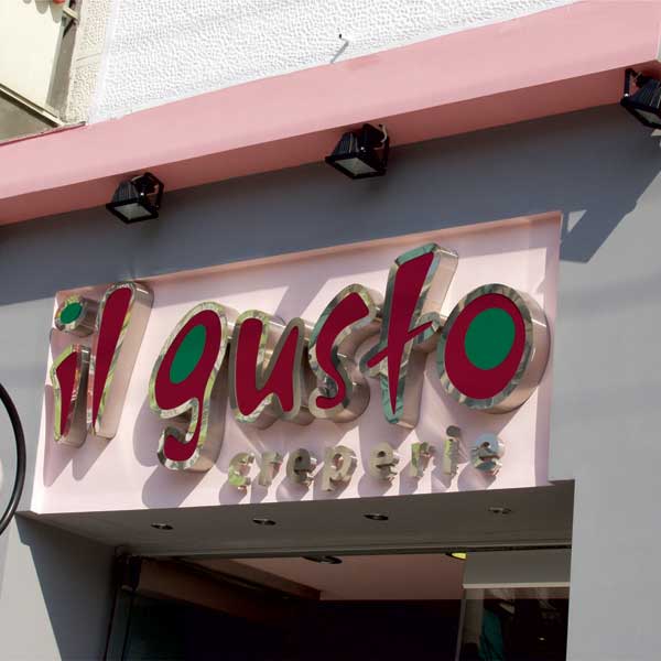 Il Gusto κατασκευή και τοποθέτηση ανοξείδωτης πινακίδας με φωτισμό led